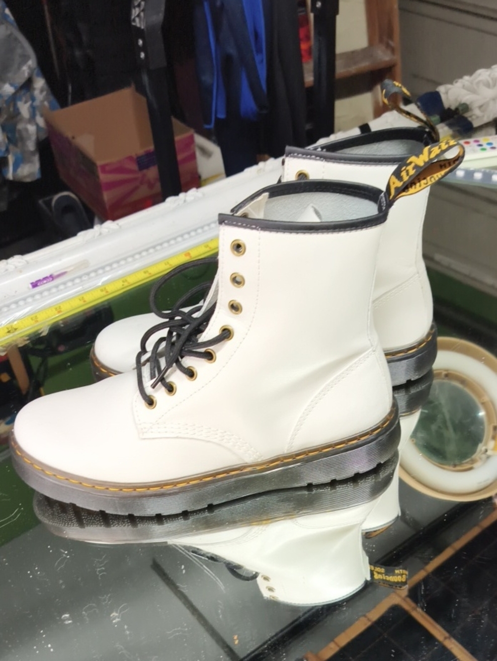 Women's 10 white leather Dr. Martens Zavala combat boots, MINT.